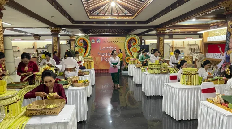 Wimbakara Bulan Bahasa Bali Soroti Makna Pejati Gebogan